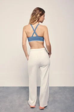 Pantalón recto ancho tacto suave gris