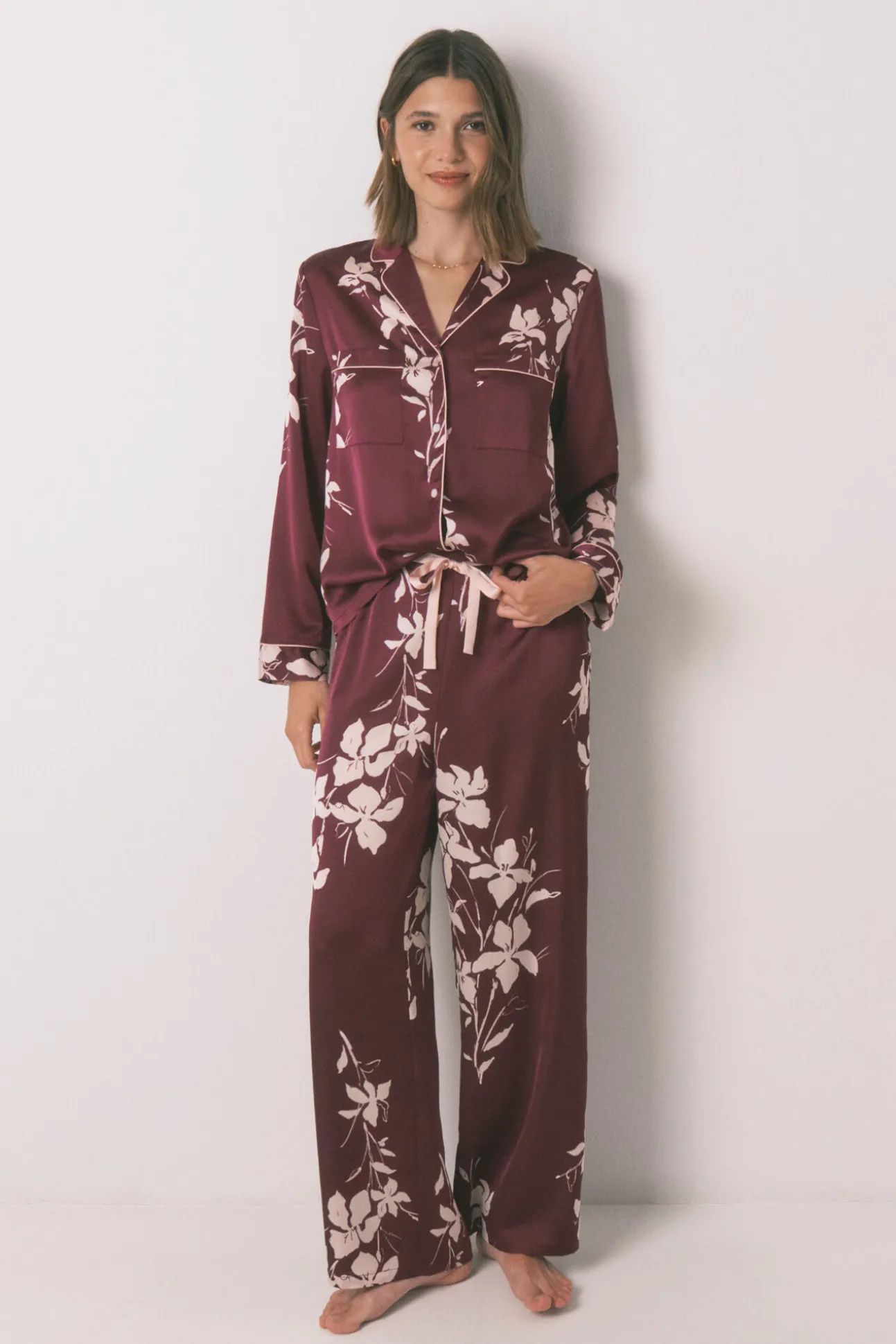 Pijama camisero largo floral granate