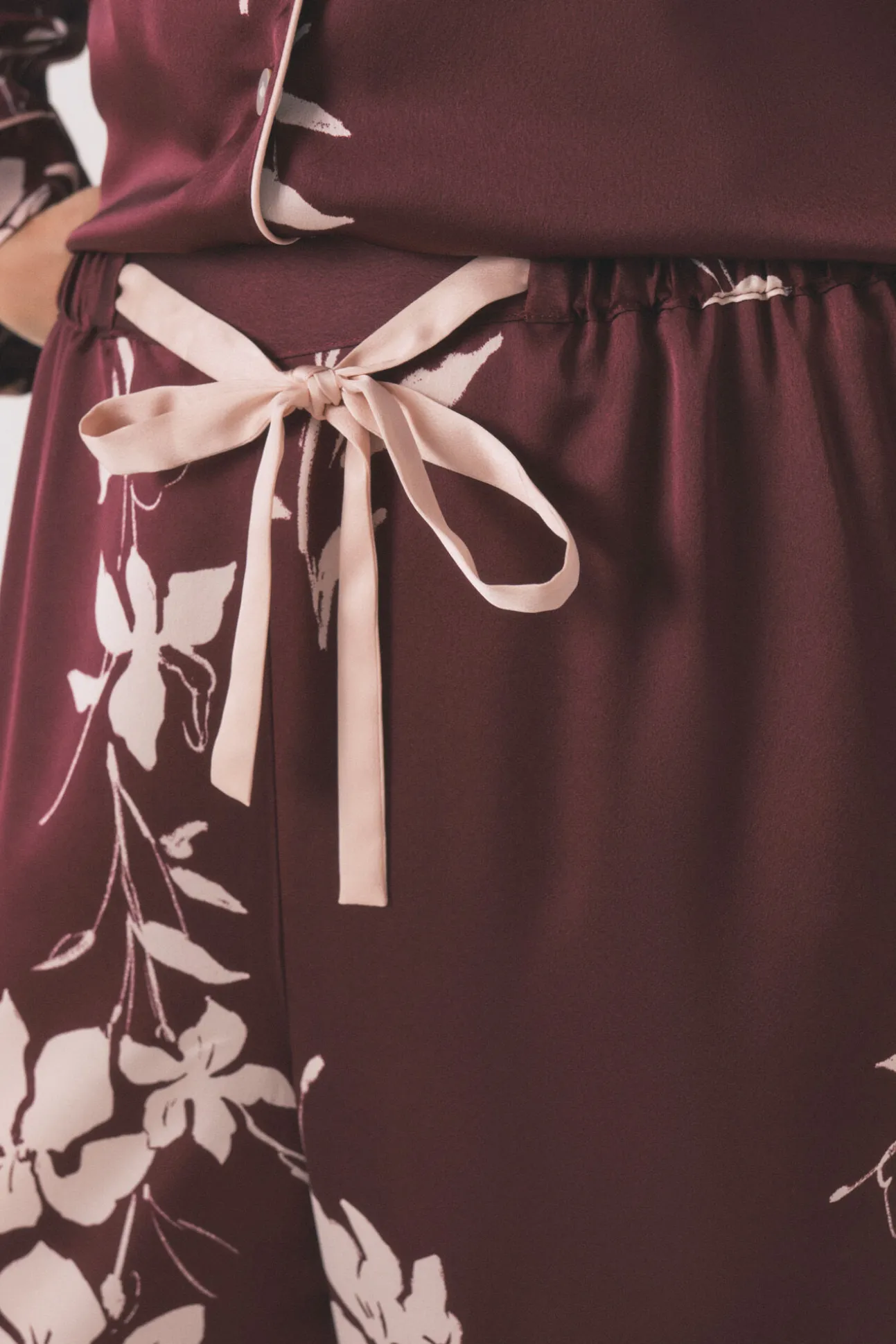 Pijama camisero largo floral granate