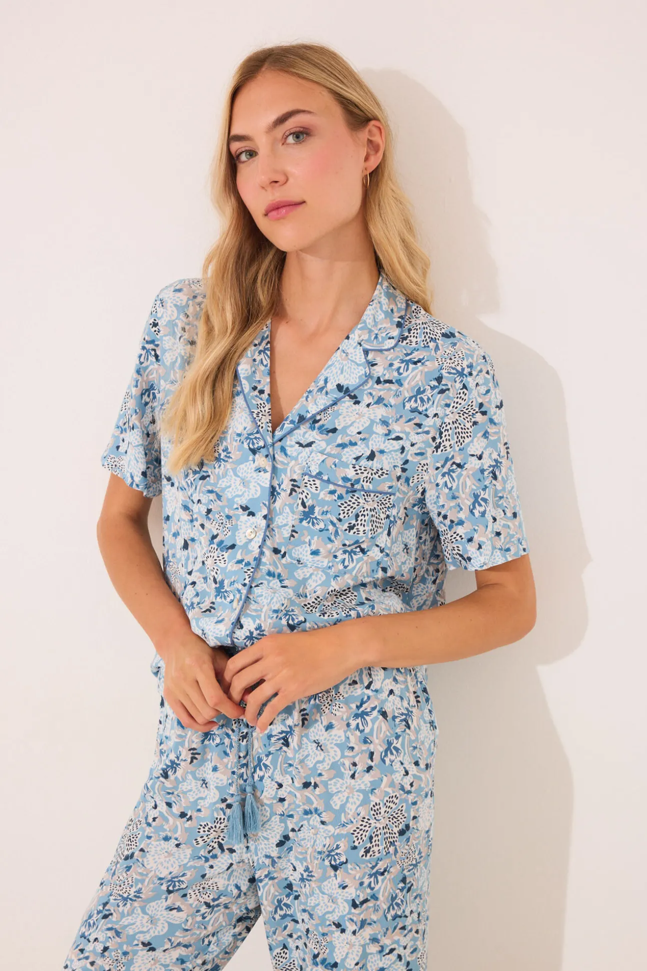 Pijama camisero largo viscosa flores azul