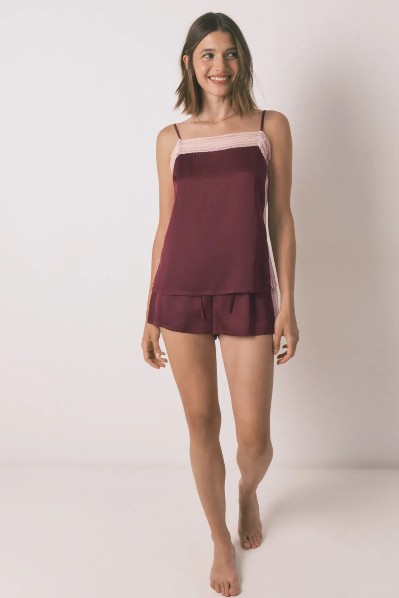 Pijama corto encaje vino