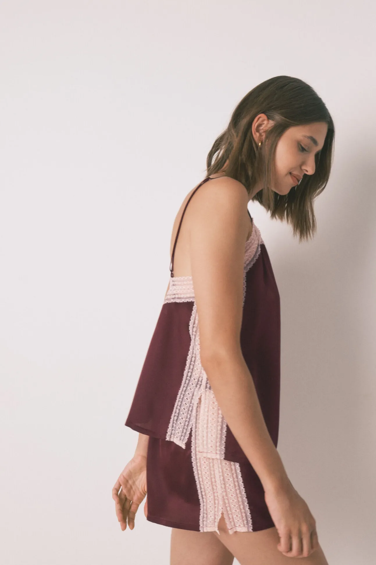 Pijama corto encaje vino