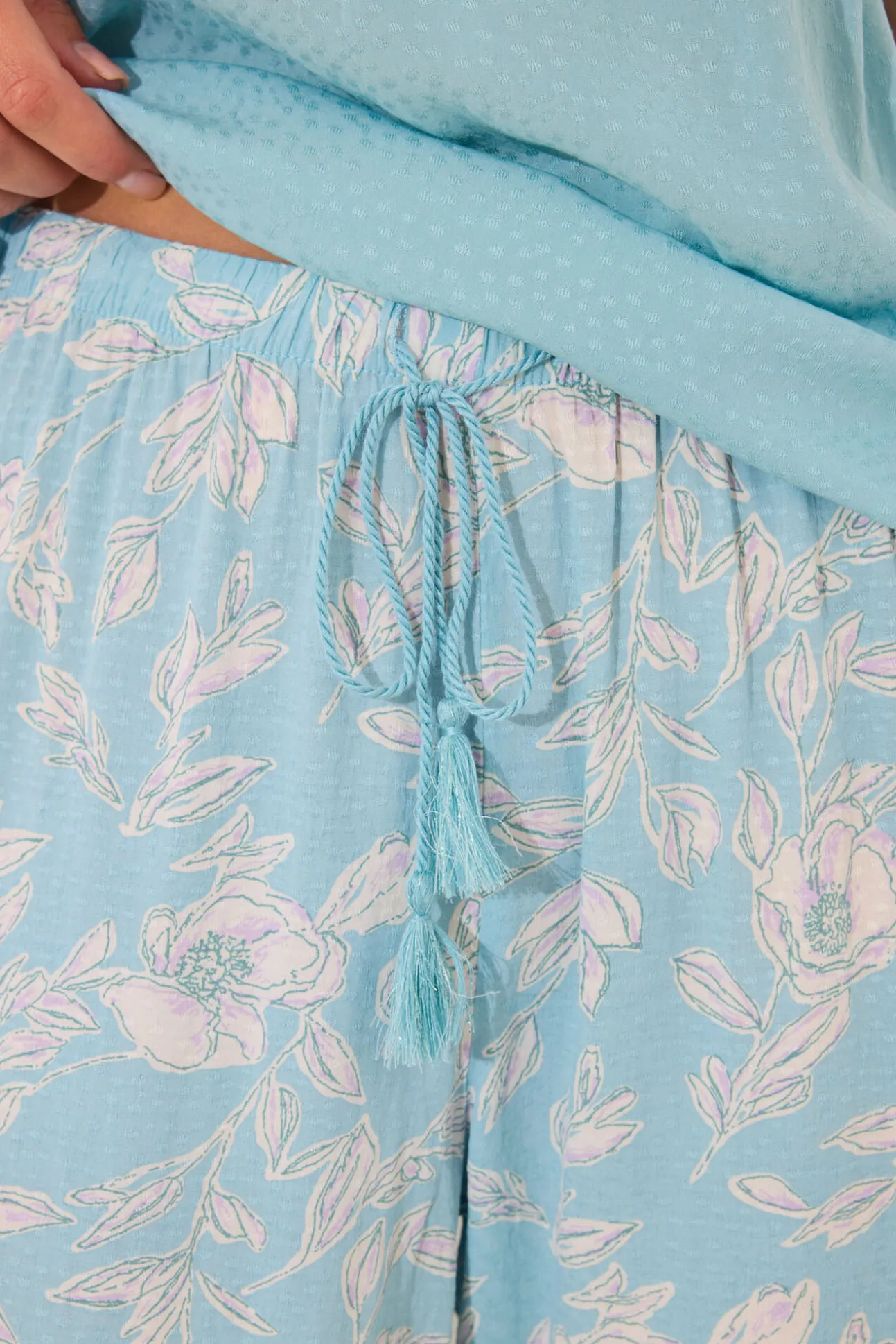Set de camiseta, pantalón y bata