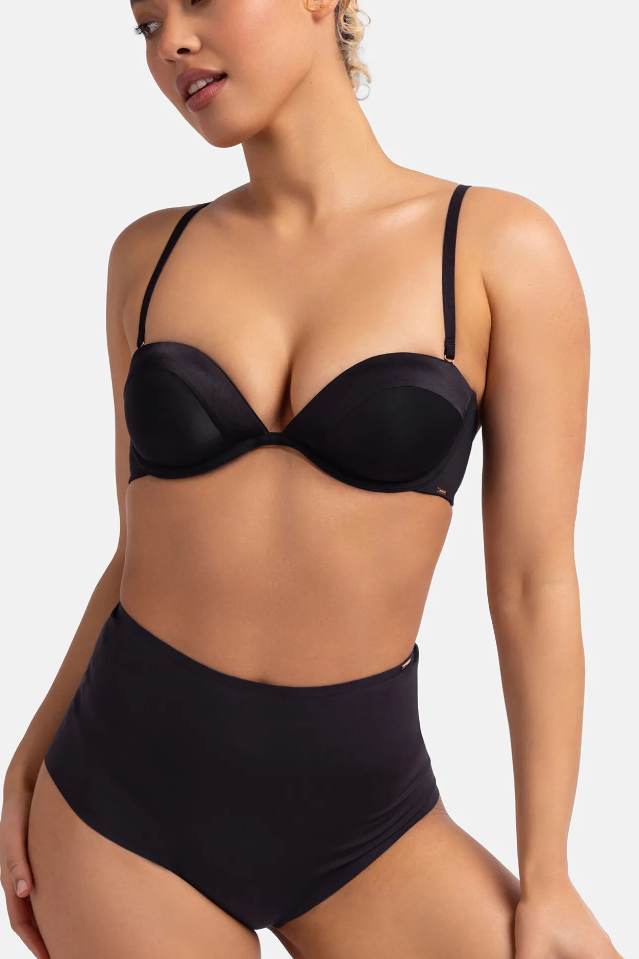 Sujetador bandeau con aro negro