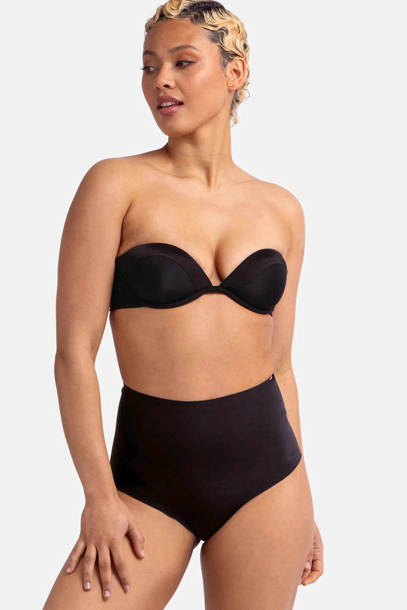Sujetador bandeau con aro negro