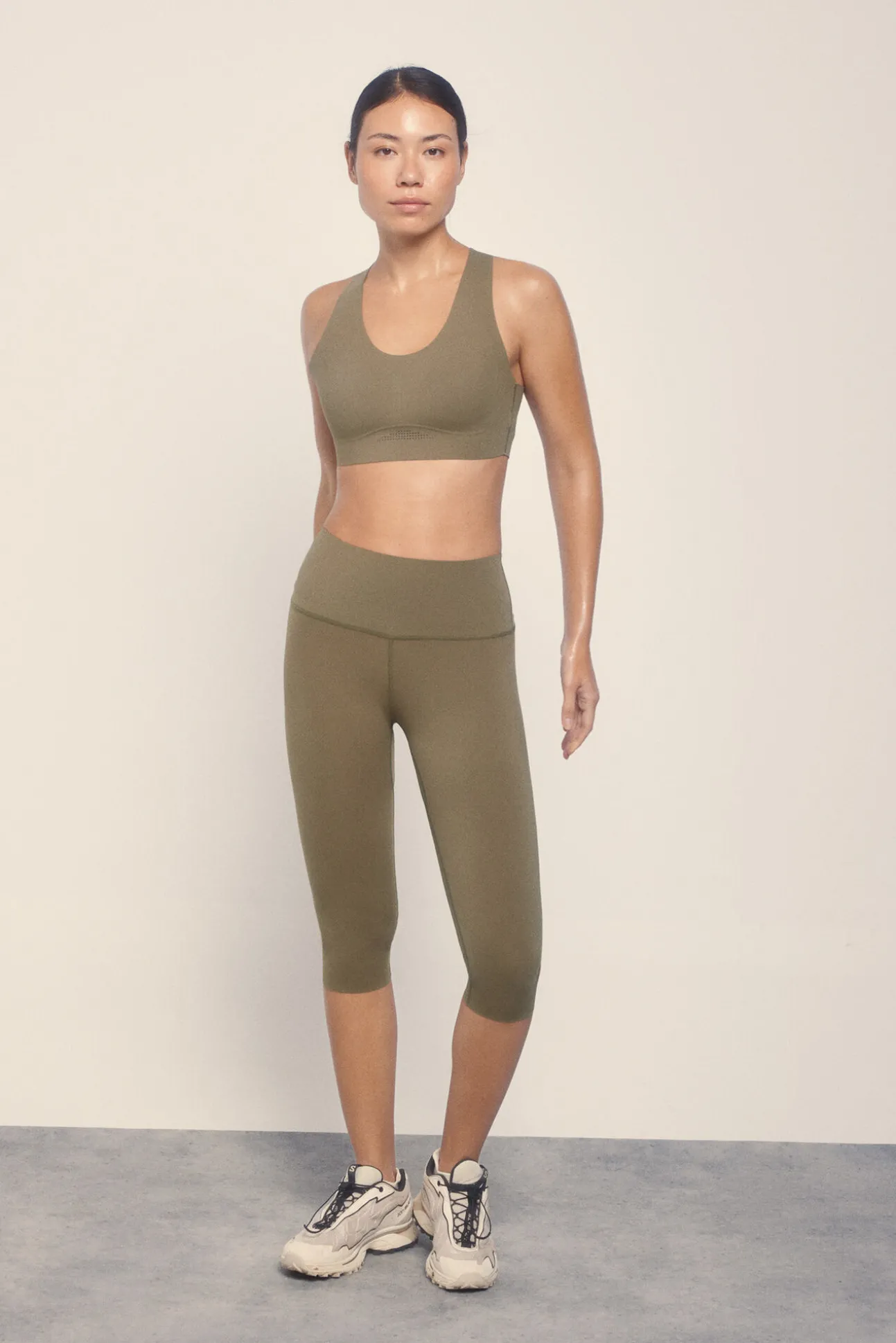 Sujetador deportivo COMPRESSIVE caqui