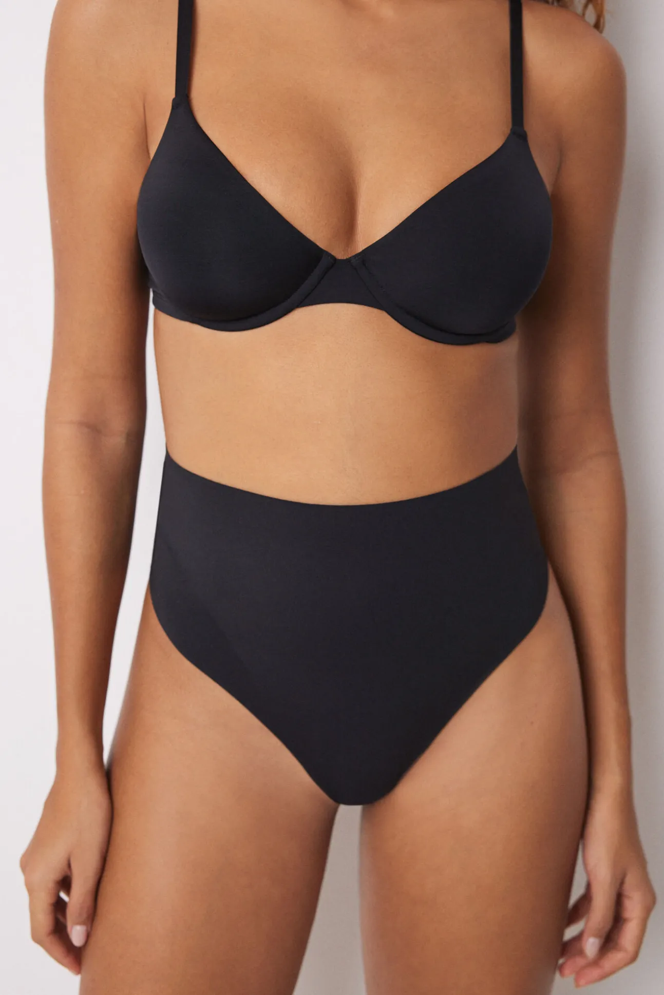 Tanga alta reductor y push up negro