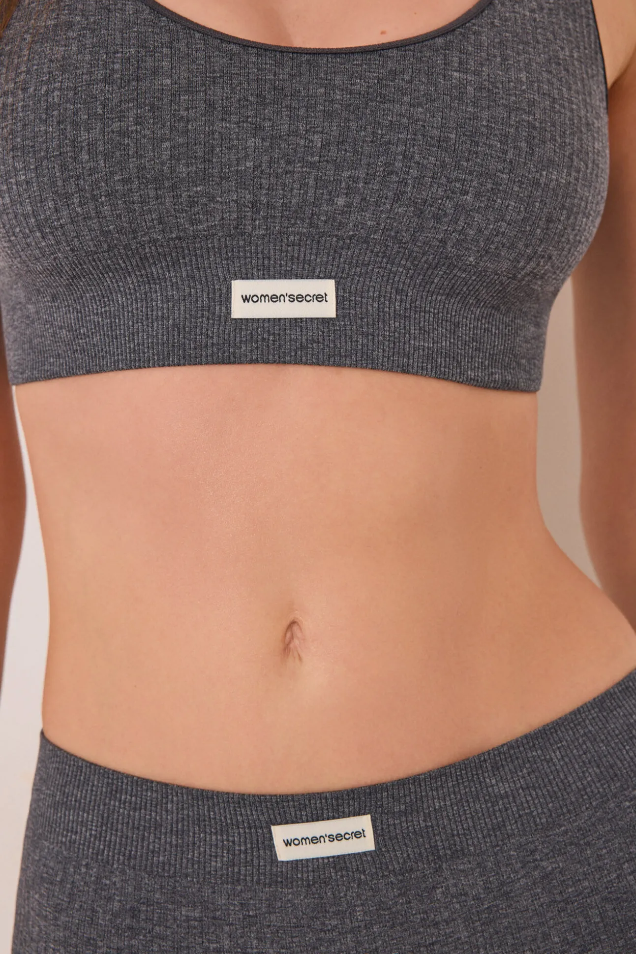 Top canalé seamless gris