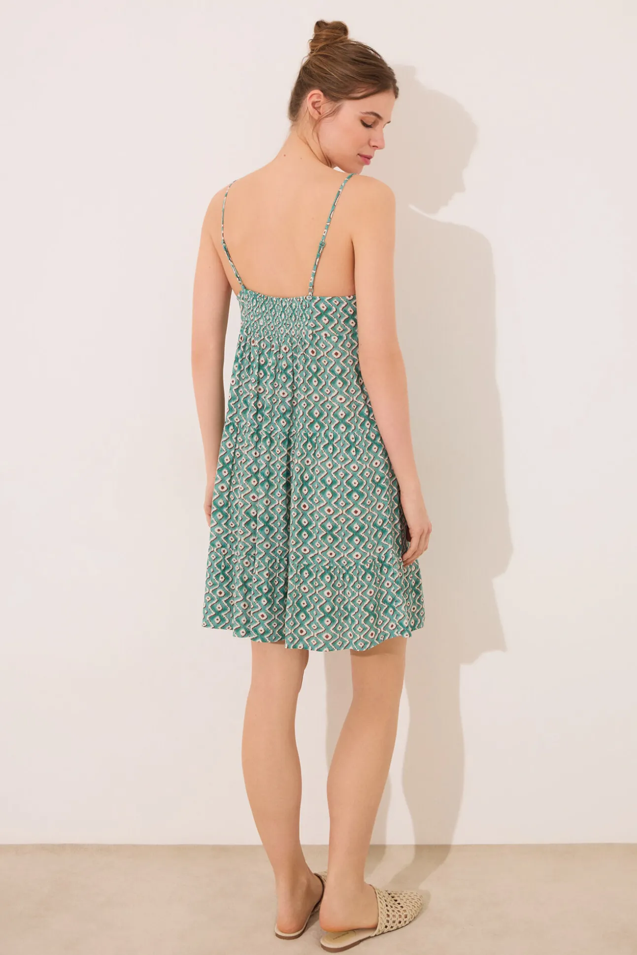 Vestido corto estampado geométrico
