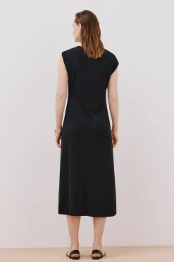 Vestido escote pico contraste