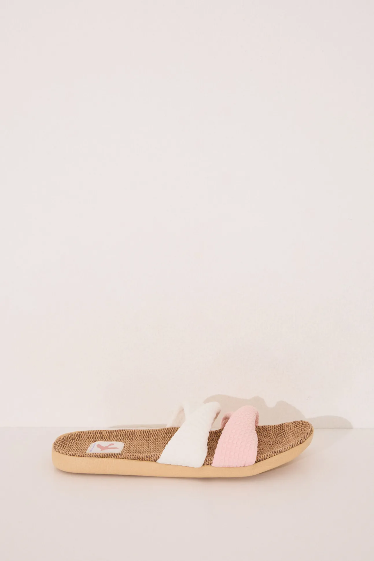 Zapatillas abiertas raffia nudos