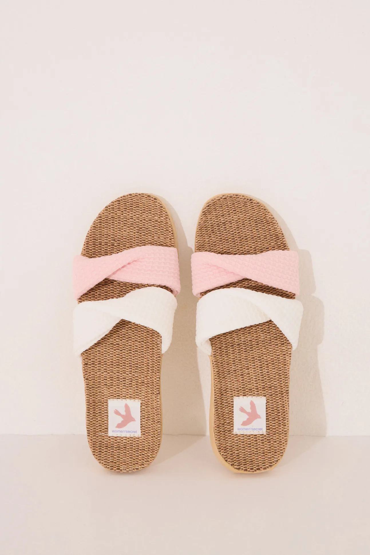 Zapatillas abiertas raffia nudos