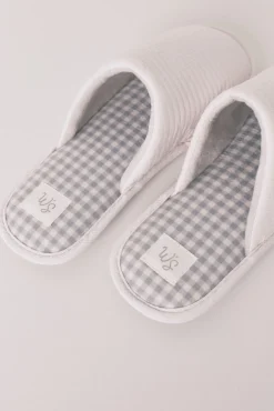 Zapatillas cerradas 