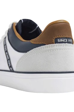 Zapatillas Con Detalles En Ante