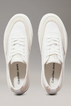 Zapatillas con plataforma y logo.
