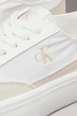 Zapatillas con plataforma y logo.
