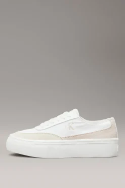 Zapatillas con plataforma y logo.